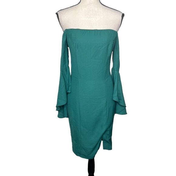 VENUS Dresses & Skirts - VENUS Green Off The Shoulder Bell Sleeves Dress. Size 2